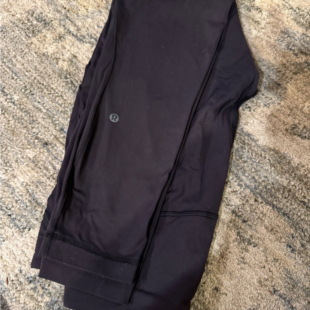 🍀🍀🍀 like new Lululemon  Black yoga pants 10 slimming